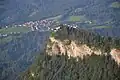 Blick vom Breitenberg zur Bergstation der Seilbahn auf den Karren