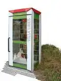 „BücherboXX“, 2010 und das erste Projekt des Netzwerks Freunde Rüdesheimer Platz: Die Bücherzelle „Villa Libris“