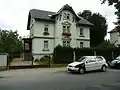 Mietvilla mit Einfriedung