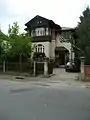 Mietvilla mit Einfriedung