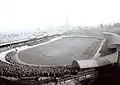 Der Villa Park 1907 bei einem Spiel von Aston Villa gegen den FC Liverpool