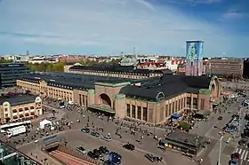 Hauptbahnhof von Helsinki(Gesamtansicht, Uhrturm eingerüstet)
