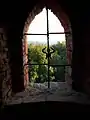 Turmfenster mit geschmiedetem Gitter