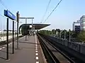 Der Bahnhof Voorburg, rechts das Torhaus von Hofwijck.