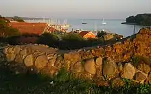 Sicht von der Schlossruine auf den Hafen