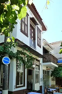 Typisches Haus am Dorfplatz