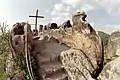 Am höchsten Punkt der Burg befindet sich ein Gipfelkreuz