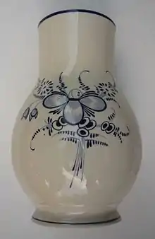 Vase Dekor à la feuille de trèfle, Ende 18. Jahrhundert