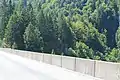 Wägitalersee Verbunkerter Beobachtungsstand des Wasseralarms von der Staumauer aus gesehen.
