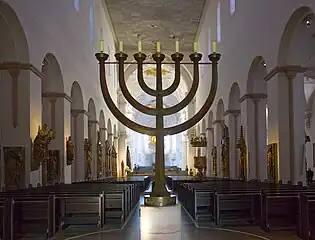 Die „Menora“ im Mittelgang des Domes (Andreas Moritz, 1981)