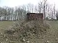 Quader aus Ziegeln im Feld