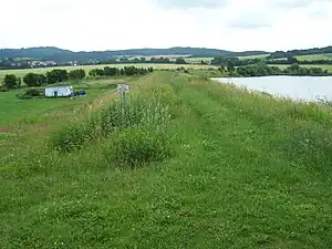Der Damm des Stausees Ettenhausen