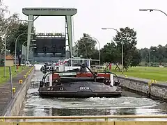 Hubtor  mit geöffneten Wasserdurchlässen