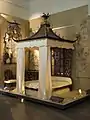 Chinoiseriedekor mit dem „Badminton Bed“ (Bettvorhänge nicht original!), William & John Linnell, Victoria and Albert Museum, London