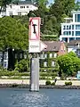 Ankerverbotszeichen in der Elbe zum Schutz der Tunneldecke