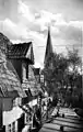 Der 1942 zerstörte Derliens Gang, im Hintergrund die Aegidienkirche. Fotografie von Johannes Nöhring