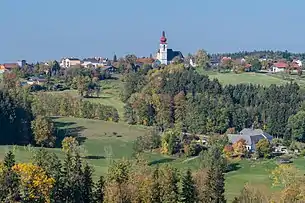 Ansicht von Waldneukirchen mit Pfarrkirche, Gemeindeamt und Feuerwehrhaus