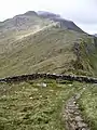 Blick vom Sgùrr Coire nan Eiricheallach entlang des Grats zum Sgùrr a’ Mhaoraich