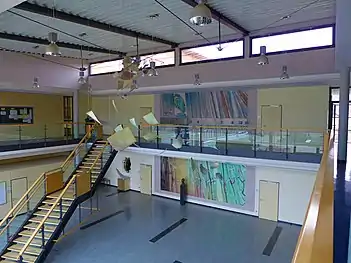 Kunstinstallation, Foyer des Dietrich-Bonhoeffer-Gymnasiums Wertheim