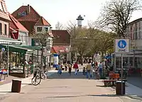 Blick aus Richtung Strand in die Fußgängerzone der Zedeliusstraße