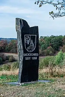 wappen-von-dickschied-schiefersäule