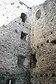 Innenseite des Turms mit Balkenlöchern