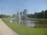 Uferbatterie an der Uferböschung.
