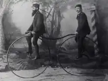 Jean Strobel und Carl Wassenegger auf dem Hochradtandem (1890)