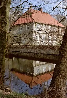 Burg Hopen mit Gräfte