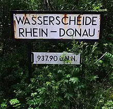 Hinweisschild Rhein-Donau-Wasserscheide und höchster Punkt der Trasse