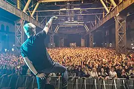 Rapper Weekend gibt 2017 das erste Konzert in der umgebauten Halle