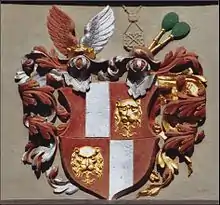 Das Bünauische Wappen über dem Schlosstor in Weesenstein