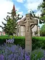 Wegkreuz an der katholischen Kirche St. Kilian in Oftersheim