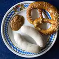 Anrichtevariante Weißwurst