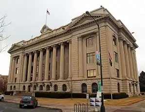 Weld County Courthouse in Greeley (2009). Das Courthouse wurde 1917 durch den Architekten William N. Bowman im Stile des Neoklassizismus errichtet. Im Januar 1978 wurde das Gebäude in das NRHP eingetragen.