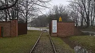 Eingangstor zum polnischen Transitdepot(moderne Rekonstruktion,April 2018)