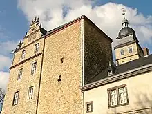 West-Seite, links: Nordflügel, Mitte:Bergfried, rechts: Westflügel Altes Haus, dahinter Hausmannsturm