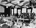 Friedrich Wetzel (rechts im Bild) während seiner Aussage am 29. November 1945