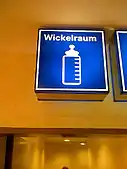 Piktogramm einer Babyflasche für einen Wickelraum