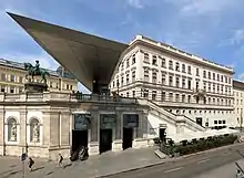 „Soravia Wing“ von 2003 an der Albertina, Wien (Architekt Hans Hollein)