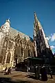 Aufgrund der engen Platzverhältnisse zählt eine Gesamtansicht des Stephansdom in Wien zu den besonderen Herausforderungen der Architekturfotografie - selbst extreme Weitwinkel geraten hier an Grenzen