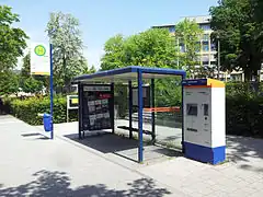 Bushaltestelle mit Fahrkartenautomat, Wiesbaden