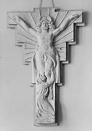 Ehrentafel der Rektoratschule Steinheim (Westfalen) für die im Ersten Weltkrieg gefallenen Schüler, 1928l. Rohfertige Bildhauerarbeit „Der auferstandene Christus als Herr über Leben und Tod“ als kreuzförmiges Kernstück r. Fertige Gemeinschaftsarbeit des Paul Ondrusch (mittlere Skulptur), der Kunsttischlerei Anton Spilker sen. (Tischlerarbeiten) und Anton Spilker jun. (Inschriften)