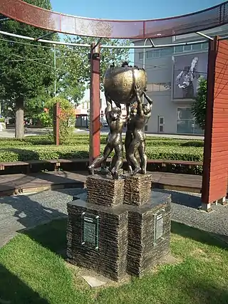 Das Wikipedia-Denkmal (Mihran Hakobjan)