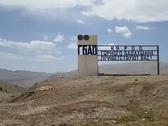 Willkommensgruß am Grenzübergang am Kysyl-Art-Pass.