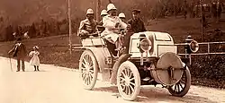 Daimler Phönix, vermutlich in der Version von 1897. Am Steuer Emil Jellinek