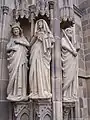 Figuren rechts des Portals