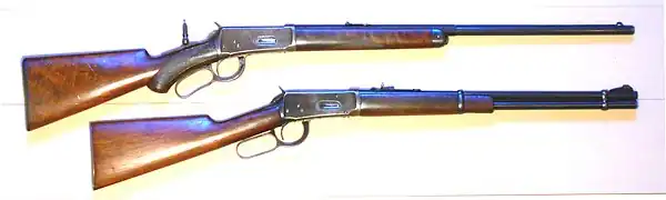 Winchester Mod 1894, oben Luxus-Rifle, hergestellt 1896, unten Karabiner, hergestellt 1948