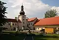 Blick nach Nordwesten im Hof der Vorburg