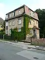 Wohnhaus in offener Bebauung